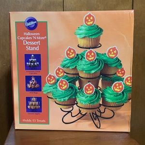 WILTON-🎃HALLOWEEN OR ANYTIME-CUPCAKES N’MORE DESSERT 🧁 STAND